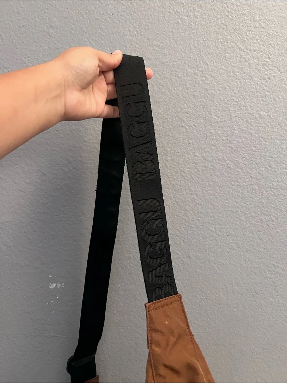 BAGGU Crescent Shoulder Bag in Brown with Black Strap